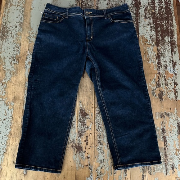EUC- Chico Sz 1 (size 8) dark wash capris!! Dress up or dress down! - Picture 1 of 4